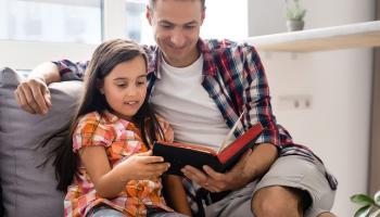 Mengajarkan Alkitab kepada Anak: Petunjuk Praktis untuk Orang Tua